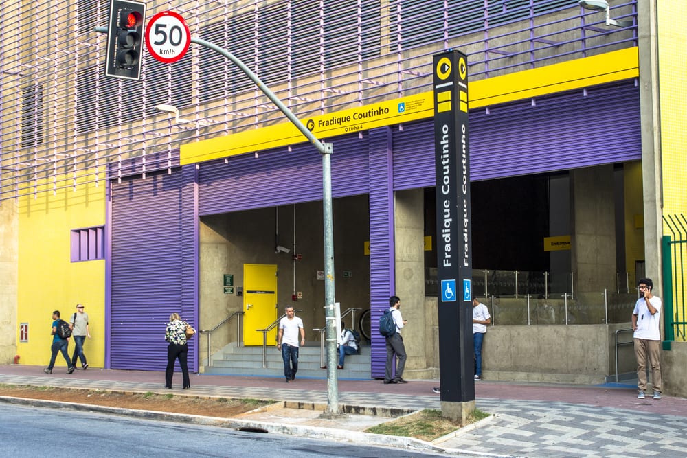 Estação Metro Fradique Coutinho no Bairro Pinheiros
